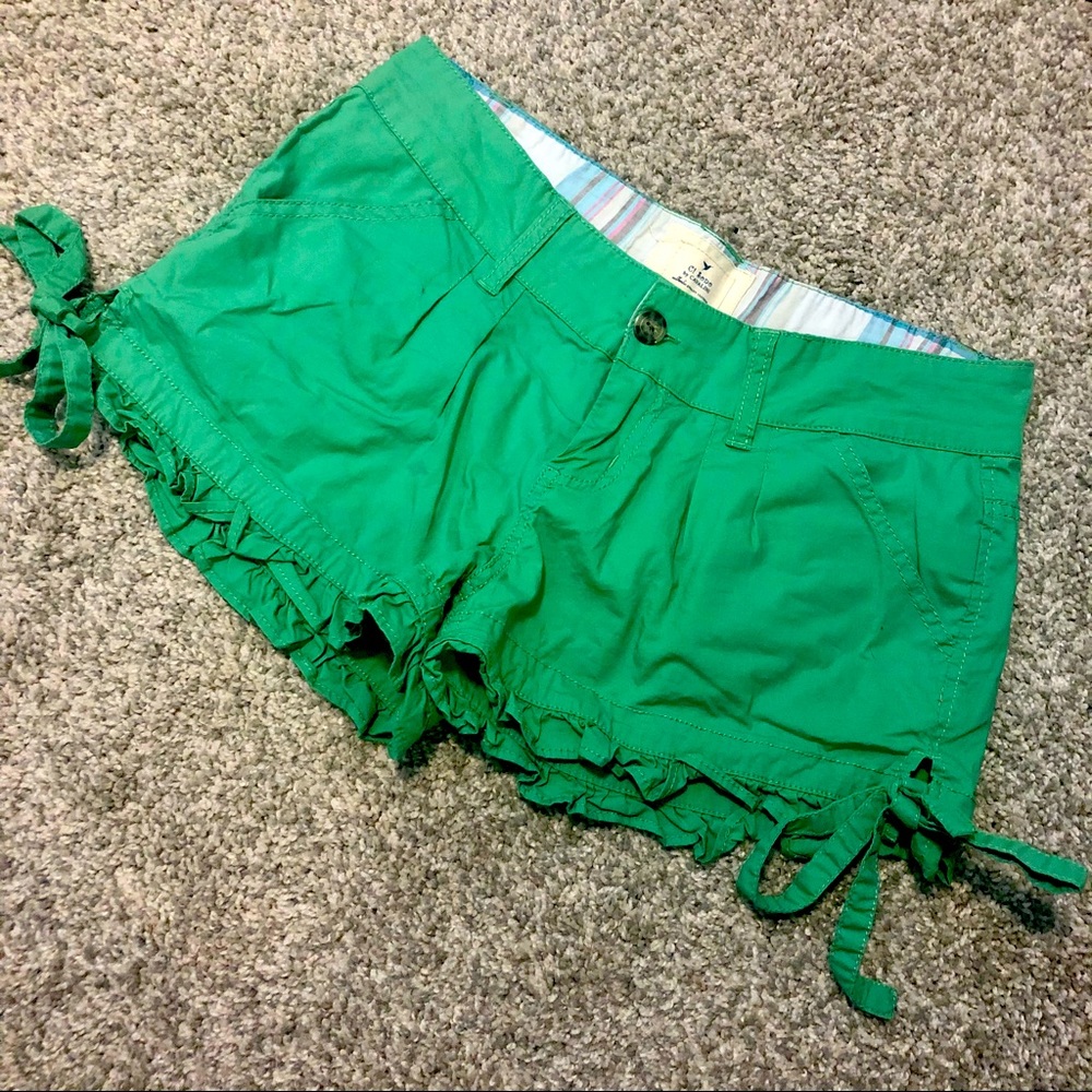 NWOT Geeen Ruffle/Tie Shorts